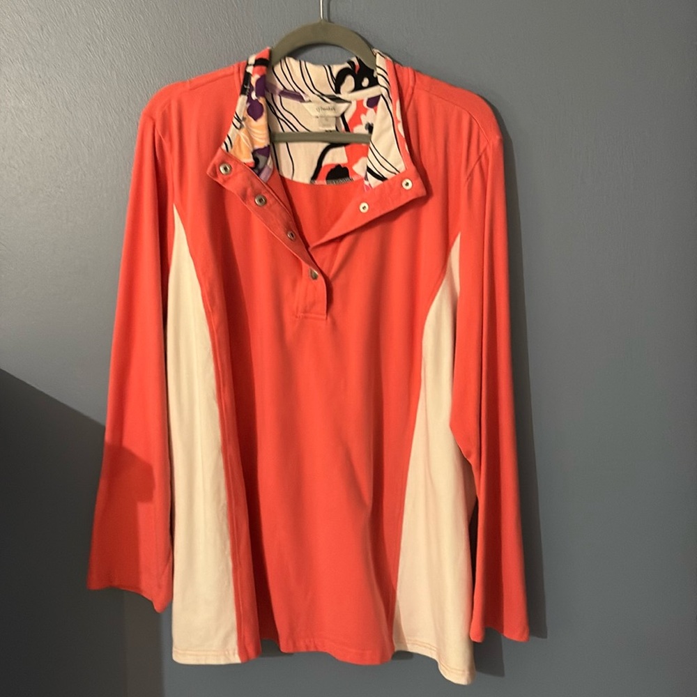 CJ Banks 3X snap pullover. Coral/white